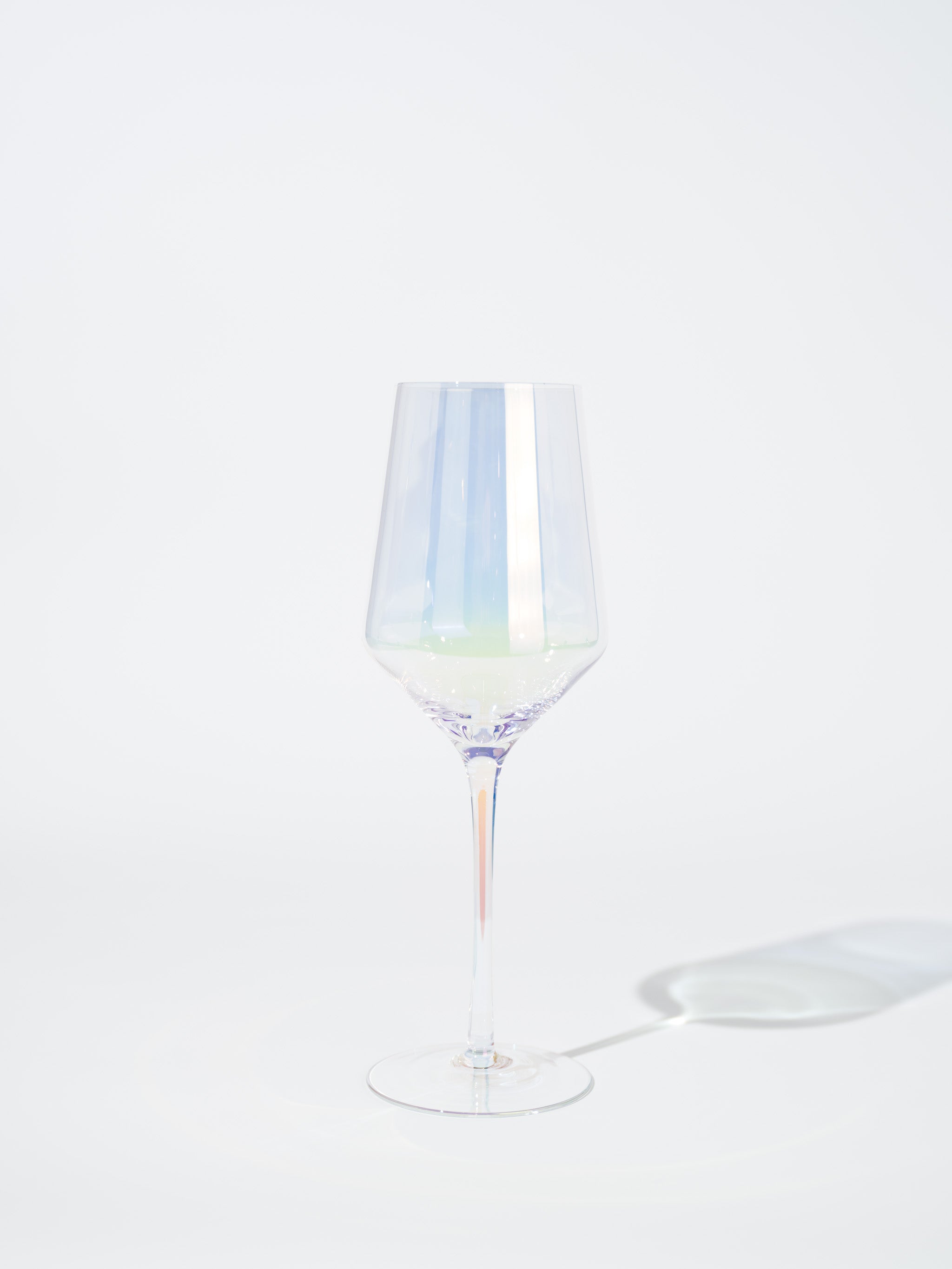 Aria Iridescent Wine Glass