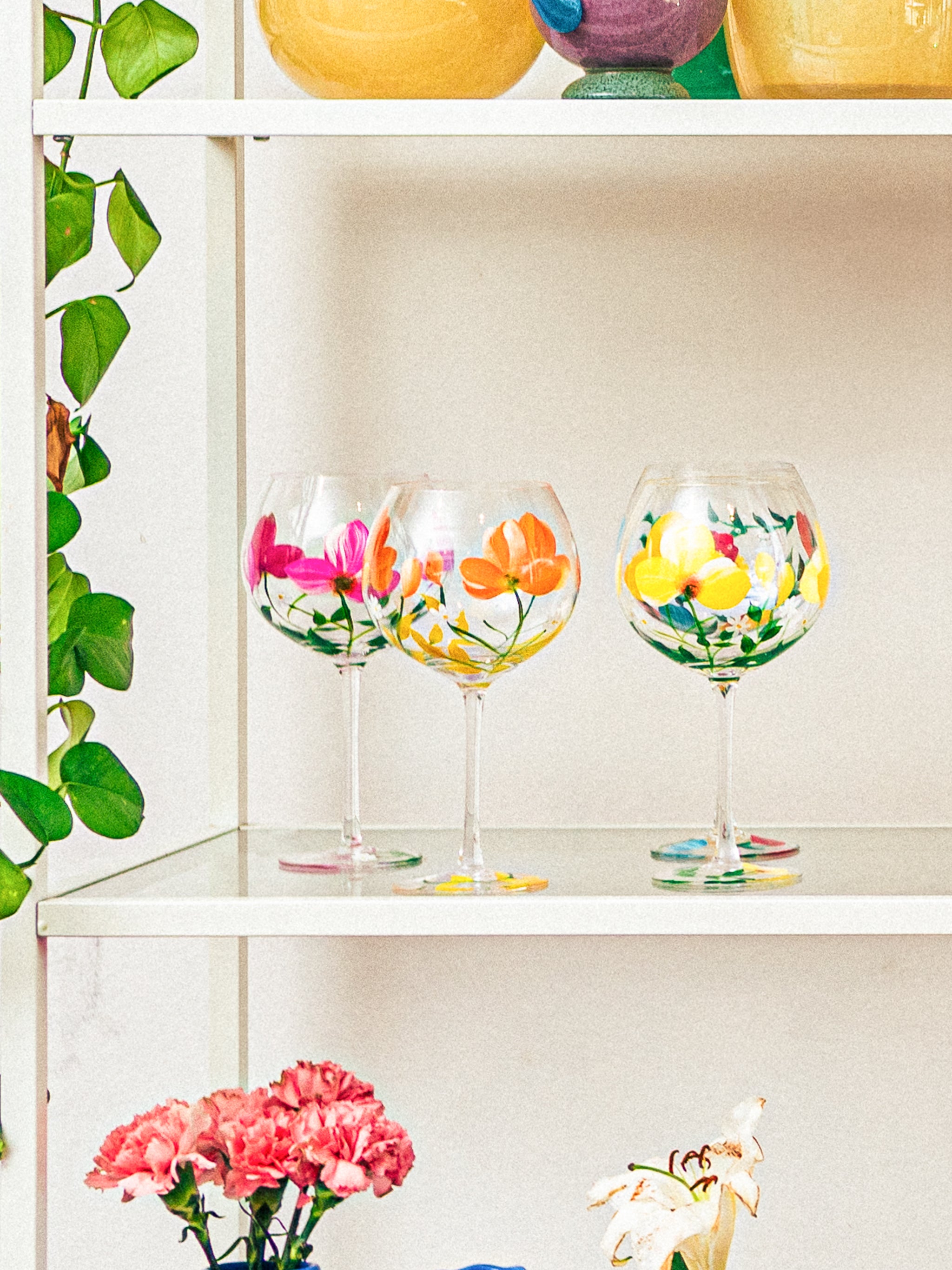 Botanical Bliss Wine Glass, Tulip Garden