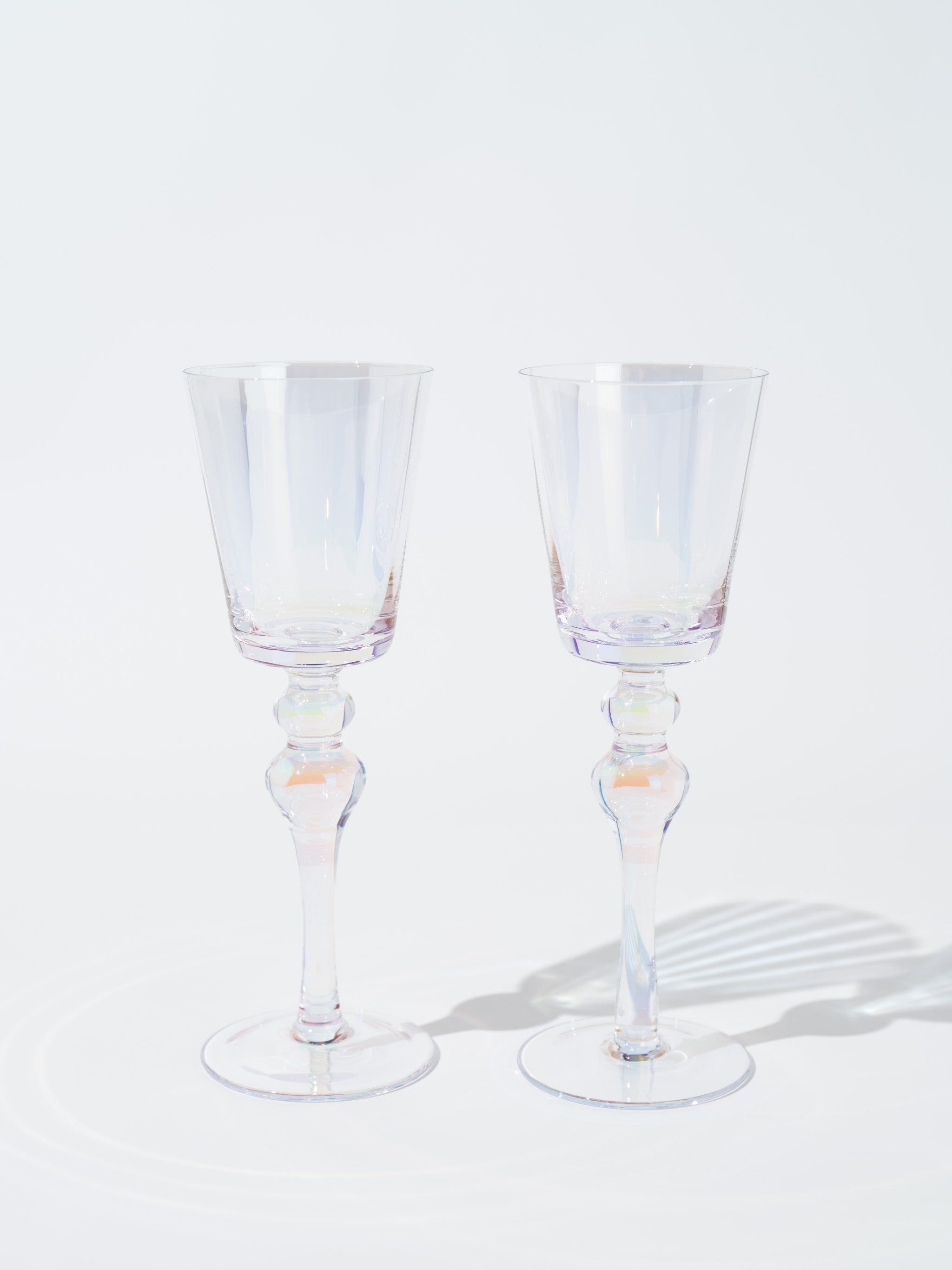 Mia Iridescent Vintage Wine Glass